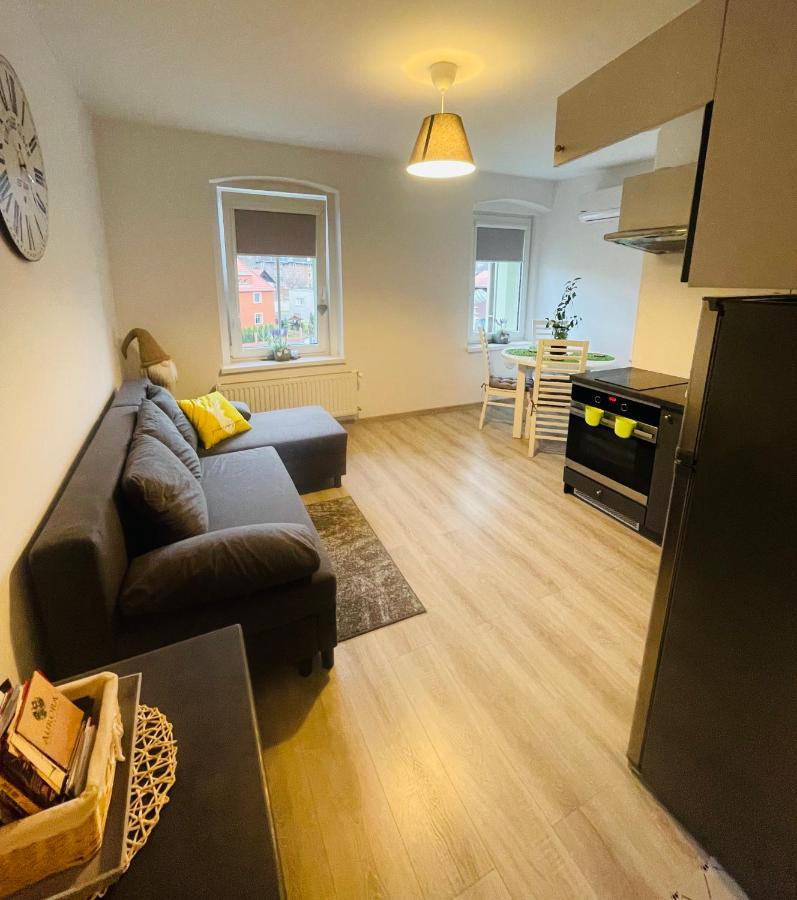 Apartament Oliwia Apartment Jelenia Gora Bagian luar foto